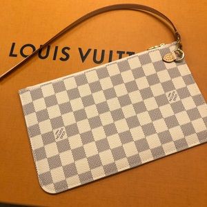 💯authentic Louis Vuitton Damier Azur pouch.